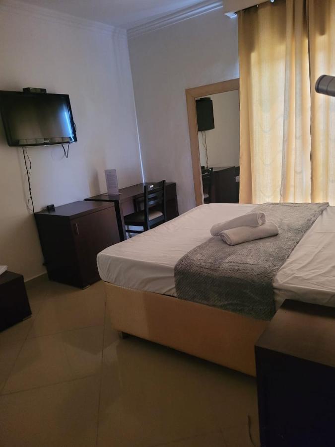 Guest House La Plaza Luanda Exterior photo